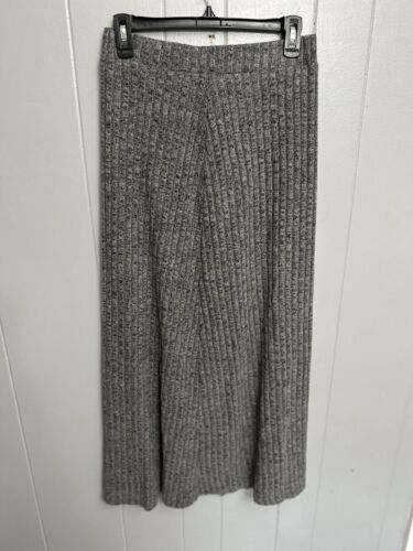 Gerippter moderner grauer Damenrock groß bequem bescheiden schick minimalistisch Schlitz - Bild 4 von 6