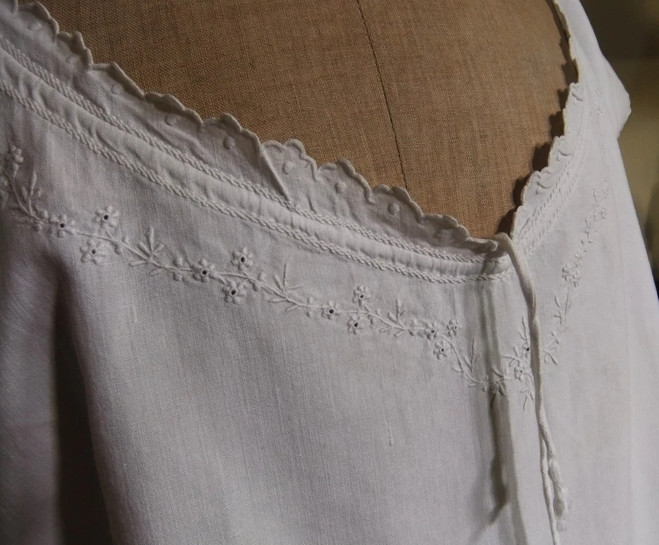 Chemise de nuit manches courtes en lin début XXème - Photo 3/4