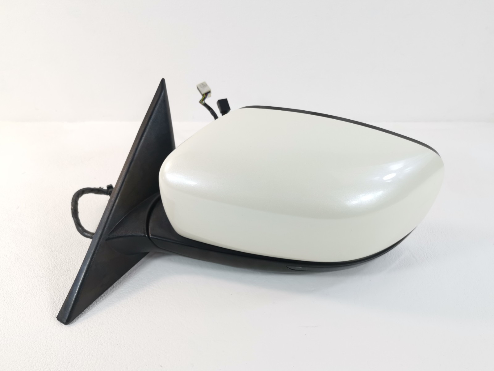 Maserati Ghibli RWD 3.0 2015 Left Side Door Rear View Mirror White Color OEM