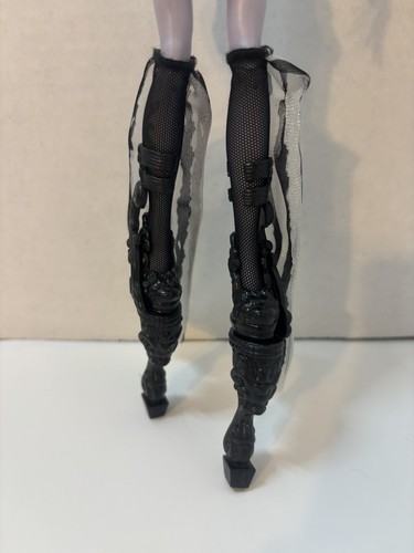 Monster High Doll Twyla Boogeyman Freak Du Chic Stilts Socks Shoes - Picture 6 of 8