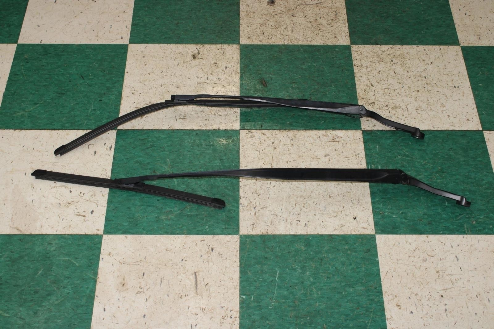 Maserati Ghibli 2014-2022 Front Right Wiper arms Pair