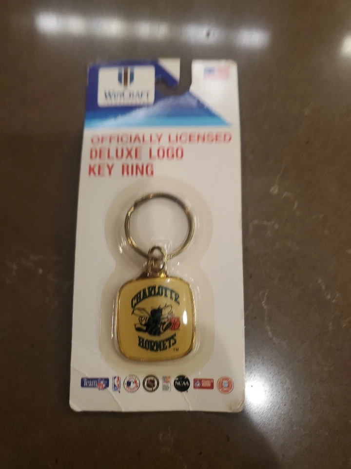 Vintage Charlotte Hornets Officially Licensed Key Ring - Image 4 of 4