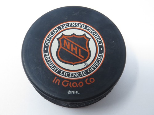 Howie "Cowboy" Young Detroit Red Wings Autografato Firmato NHL Hockey Puck - Foto 2 di 2