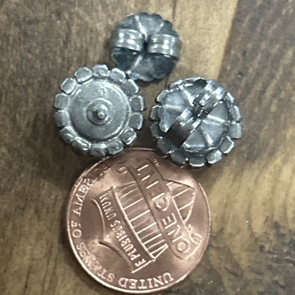 Aretes pequeños Sabika rosas piedras blancas Foto 3 de 3