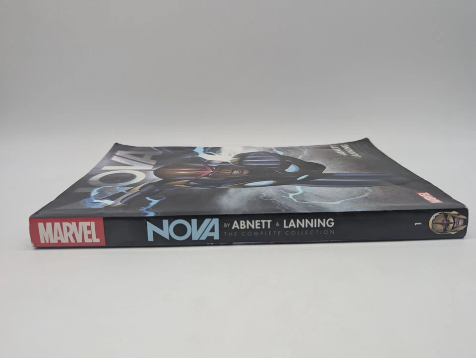 “Nova” de Abnett & Lanning: The Complete Collection Volumen 1 Libro de bolsillo usado. Foto 3 de 4