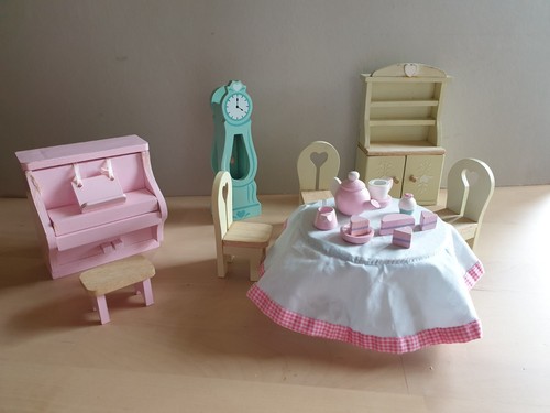 Carino set sala da pranzo e pianoforte Le Toy Van Daisylane ritirato e raro (LME056) - Foto 2 di 17