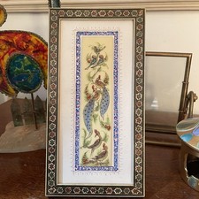 Fiori di pavone uccellini persiani dipinti a mano su osso di cammello in cornice intarsiata Khatam