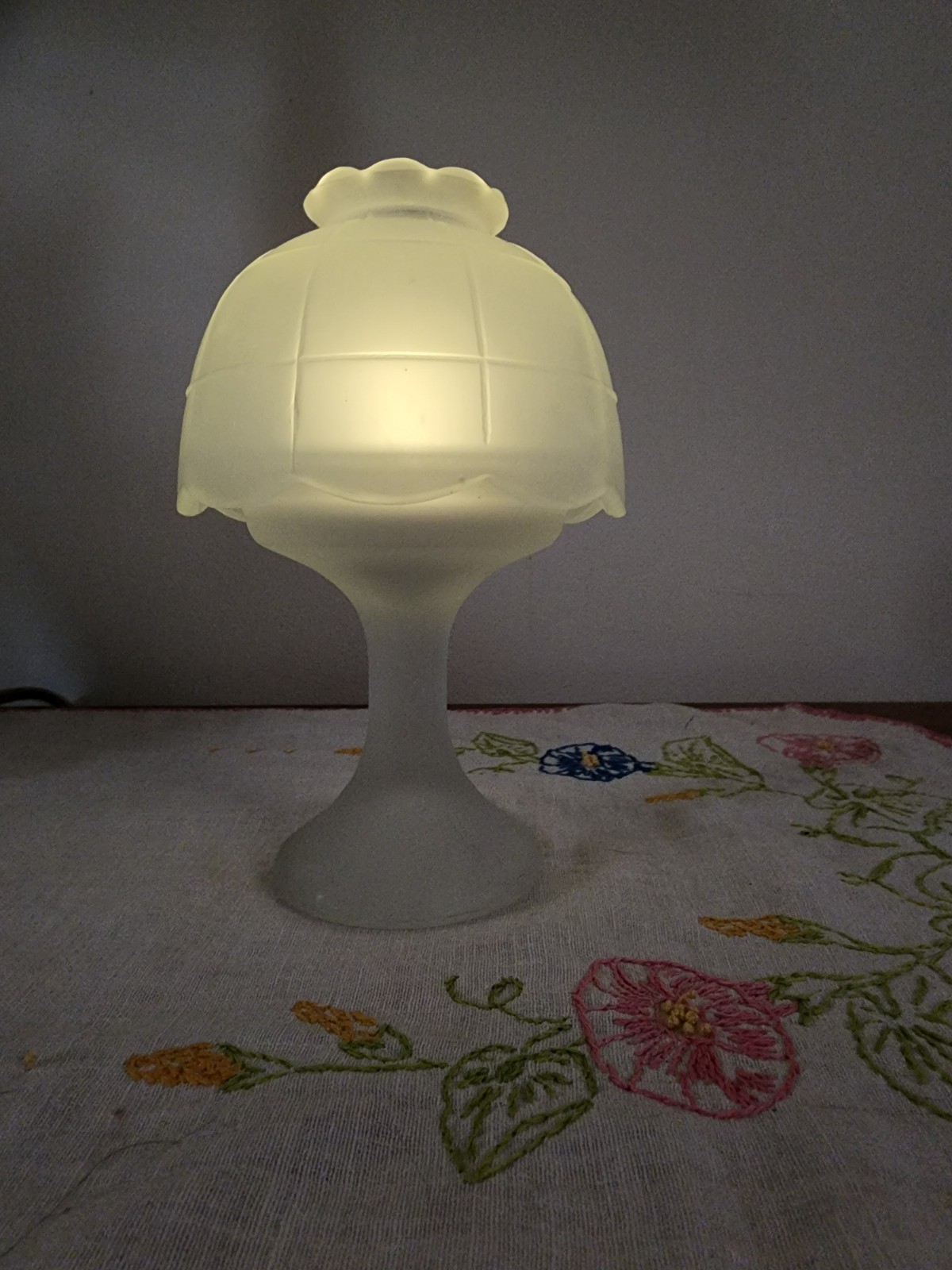 Vintage Westmoreland frosted satin glass fairy lamp