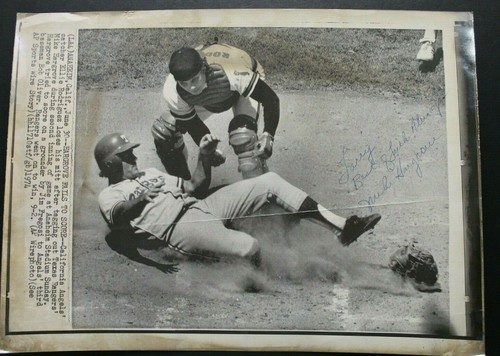 Mike Hargrove Texas Rangers Autographed Signed 1974 8x10 Press Photo - Picture 1 of 4