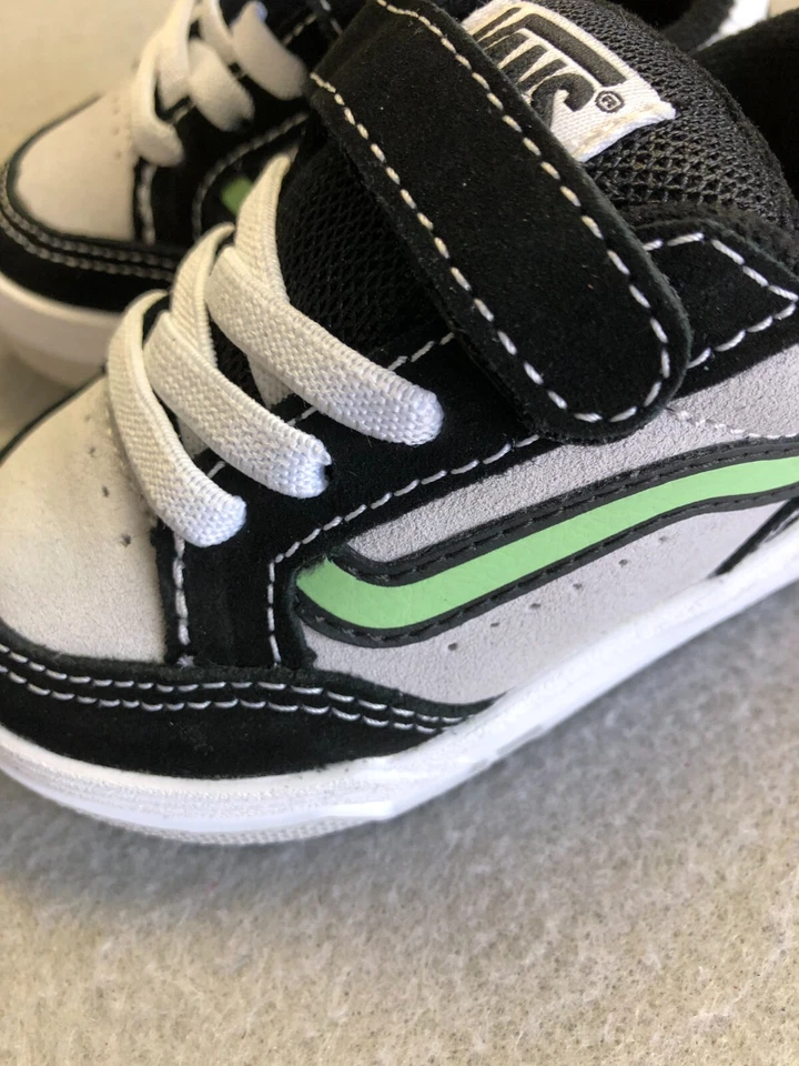 Vans Tenis Niños Pequeños 5 Nuevos Hylane Pop Rayas Laterales Negros/Como Nuevos Zapatos Informales Foto 3 de 4