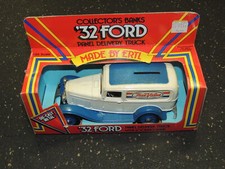ERTL Die Cast 16756 '32 Ford Panel Delivery Truck True Value