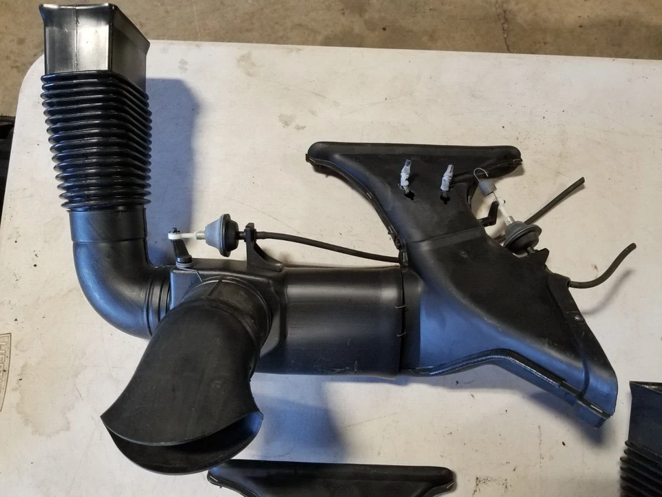 Volvo 240 242 244 1986-1993 245 L y R tablero calentador conductos y válvulas de vacío OE #11AN Foto 3 de 4