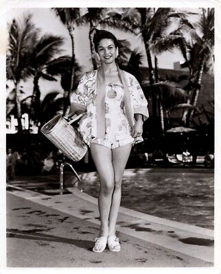 Unknow Actress (1950s)    Original Vintage - Leggy Cheesecake Photo K 331