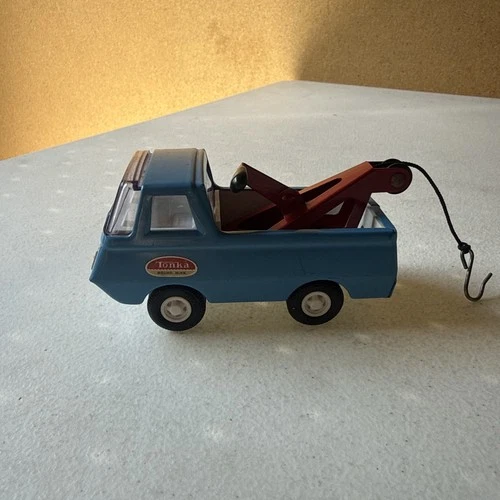 Vintage Tonka Mini Tow Truck Wrecker Pressed Steel Made In USA ***NICE***