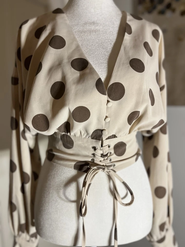 Nasty Gal Women’s Hot Spot Polka Dot Brown Tan Cropped Button Front-Tie Blouse 2 - Изображение 2 из 4