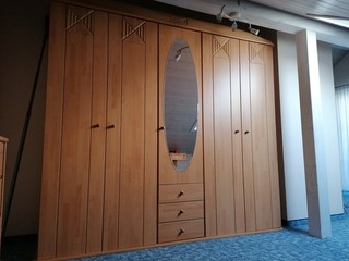 Kleiderschrank