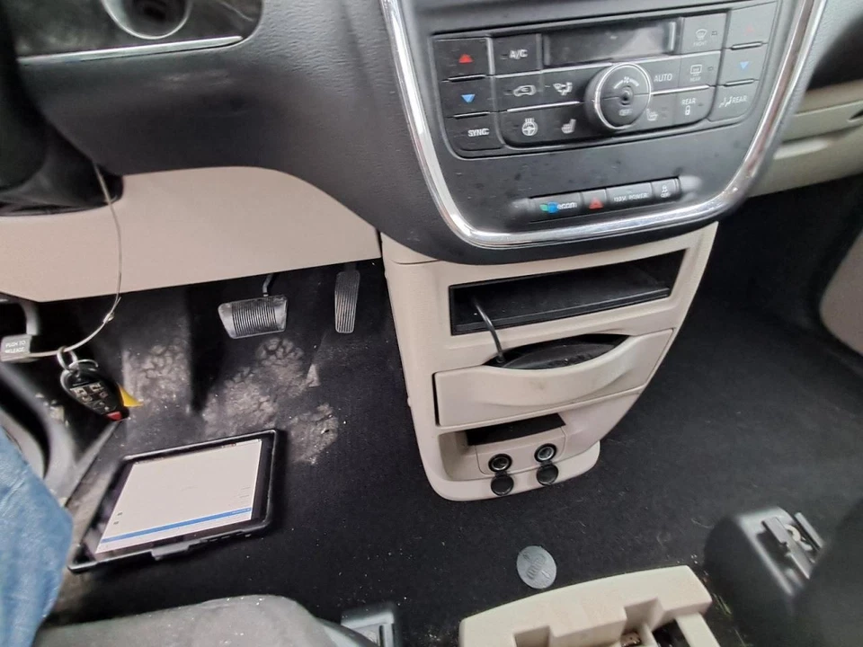 2011 Chrysler Town & Country Rear Door Trim Panel Green Used 3690832 Foto 2 de 4