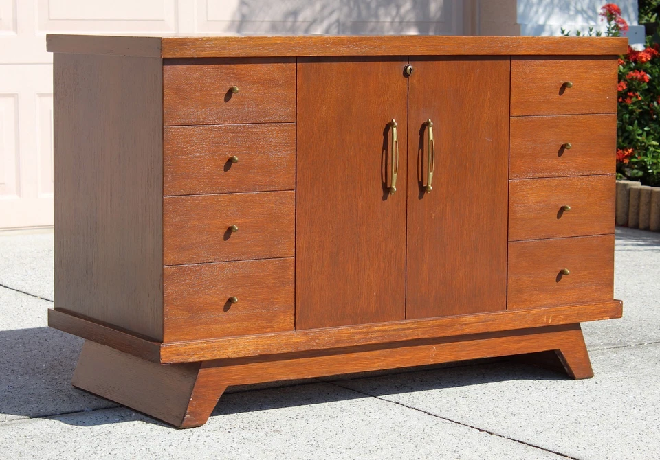 Mid-Century Modern Cedar Hope Chest by Lane Furniture – LOCK REMOVED FOR SAFETY - Image 4 of 4