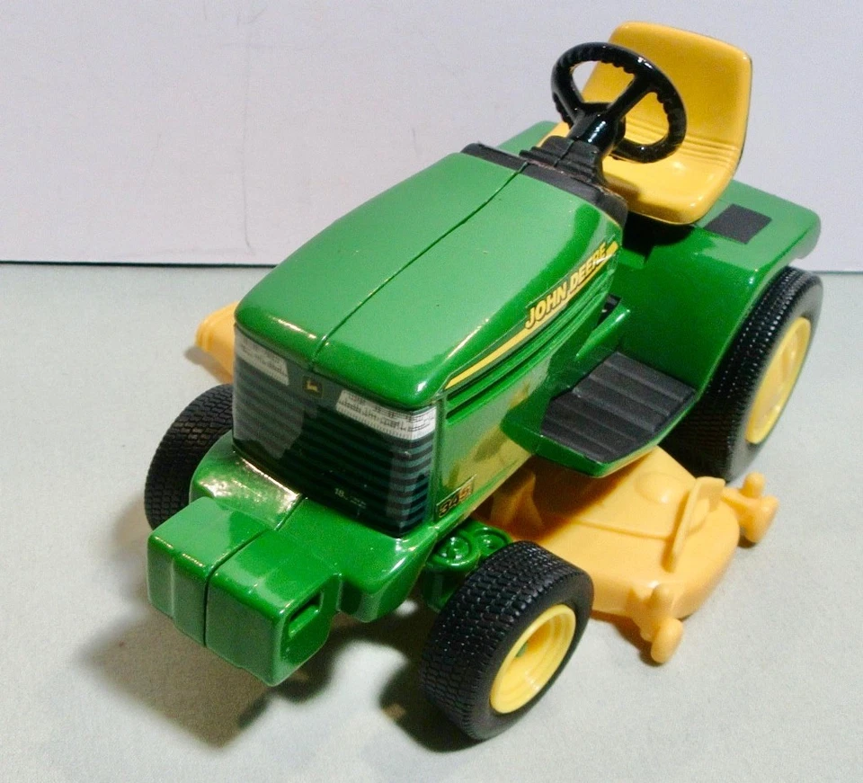 Tractor John Deere 345 L & G - Cortacésped - Hoja - Soplador de nieve escala 1/16 Foto 3 de 4