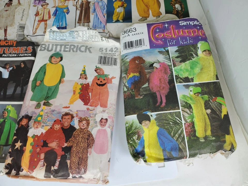 Lot of 17 Vintage 1960s & 1970s Simplicity, McCall's, Butterick Sewing Patterns - Image 2 of 4