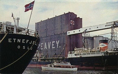 Excursion Boat Flame and Norwegian Grain Ship-Duluth Superior Harbor, WI Peavey
