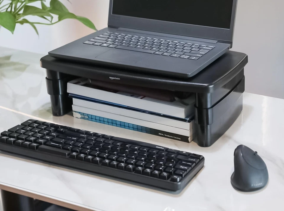 Soporte de escritorio elevador ajustable para monitor de computadora para reducir la tensión del cuello hasta 22 libras Foto 2 de 4