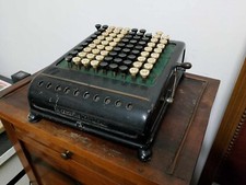 Antico calcolatore sommatore