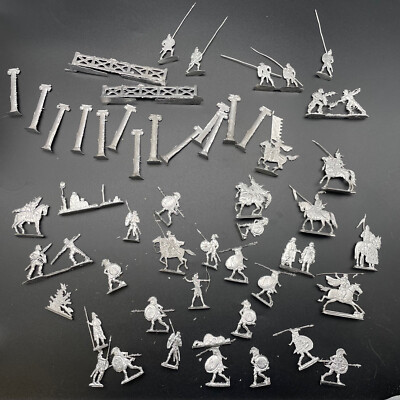 LOT OF 52 BERLINER ZINNFIGUREN FLAT METAL SOLDIERS, FIGURES AND ODDITIES