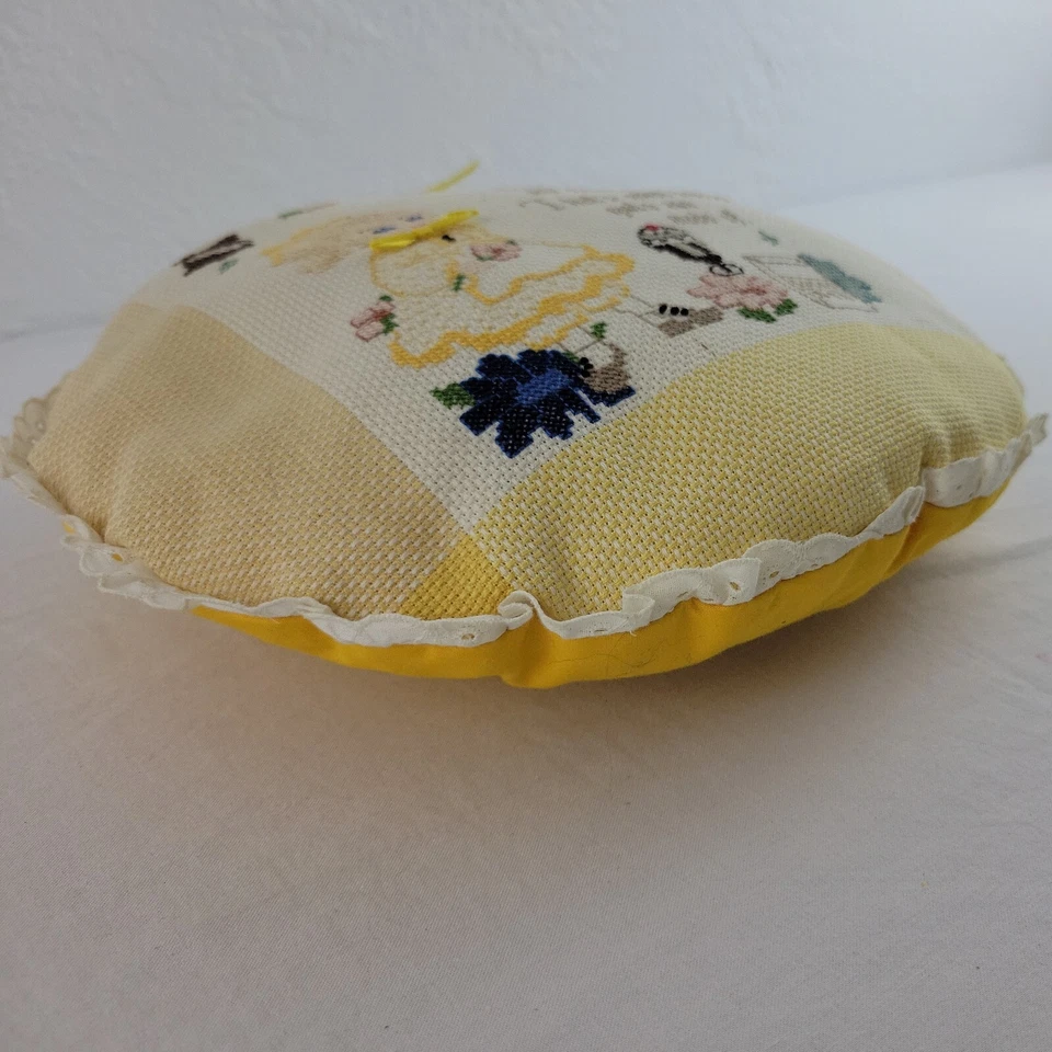 Almohada bordada de colección para niña hecha a mano azúcar especias guardería bonito volante redondo Foto 3 de 4