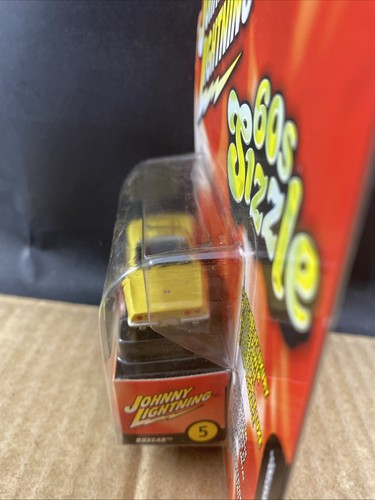 Johnny Lightning 60s Sizzle 1968 Chevy Corvette Convertible #5 1:64 COMB SHIP $1 - Picture 4 of 5