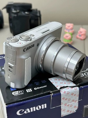 Canon PowerShot SX730 HS 20.3 MP W/40x Optical Zoom &3