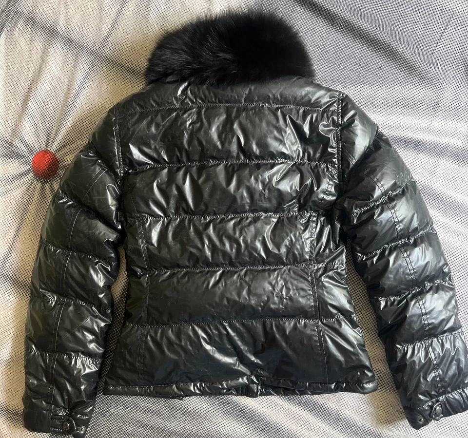 Chaqueta acolchada negra para mujer Prada cuello de piel TG 40 hecha en Italia Foto 2 de 4