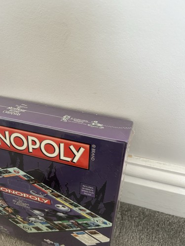 Monopoly Tim Burton’s The Nightmare Before Christmas Edition Collector’s Edition - Picture 4 of 17