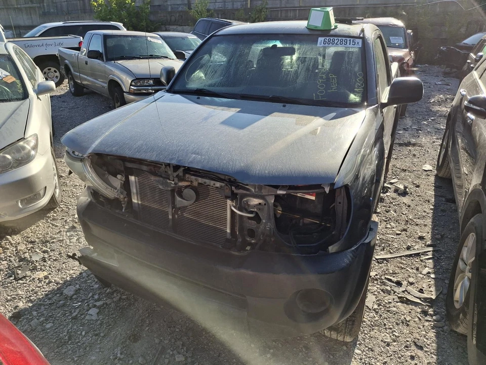 Motor de arranque usado se adapta a: Toyota Tacoma 2009 4 cilindros 2,0 kW grado A Foto 2 de 4