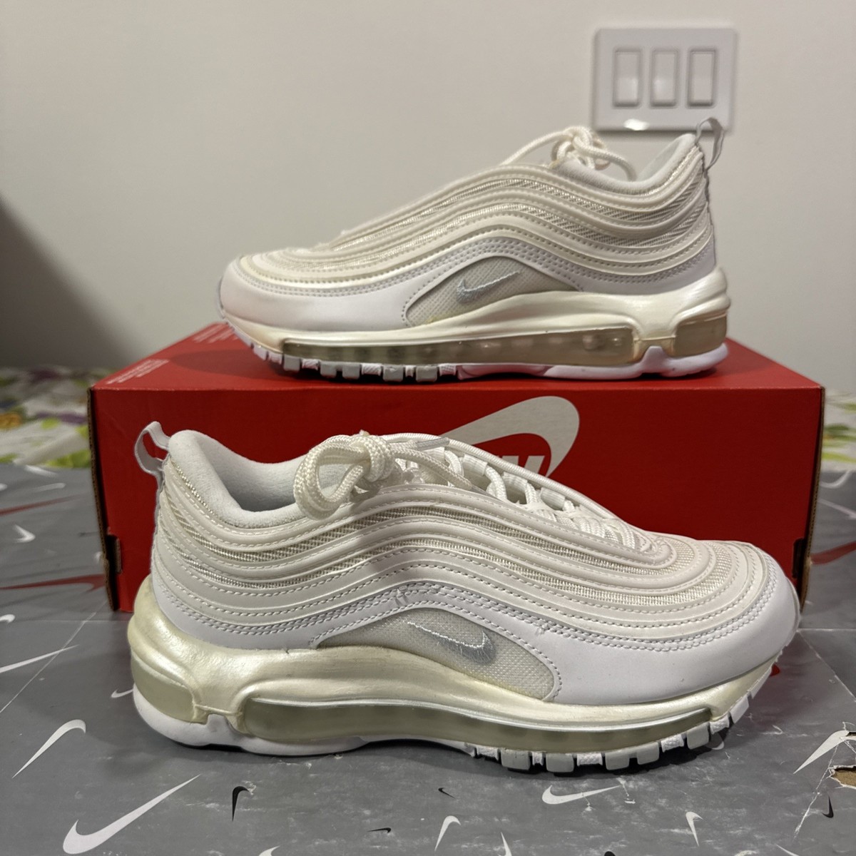 かわいい! 女性用! Nike AIR MAX Max 97 Solar - PURE PLATINUM Nike Air Max 97 Pure Platinum. Women's Size 6, 921733-100