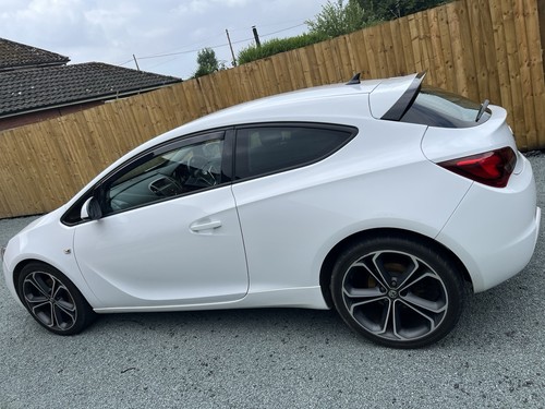 Vauxhall Astra GTC Limited Edition CDTI S/S 2014 Diesel - Picture 9 of 14