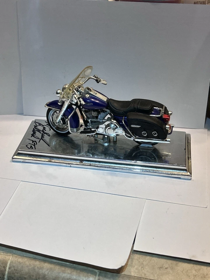 2000 FLHRC ROAD KING HARLEY DAVIDSON MAISTO 1:18 MODEL AUTOGRAPH MICHAEL BALLARD - Image 3 of 4
