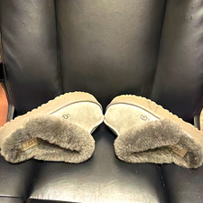 UGG Scuffette II Women  s Gray Suede Sheepskin Lined Slip-On Slippers 9B