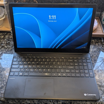 15.6  Gateway gwtn156-1bk 15.6 Intel Core i5-1035G1 16GB RAM 256GB SSD Touchpad