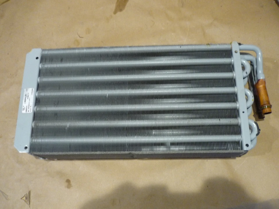 Núcleo evaporador Ferrari 430-buen estado P/N 68070600 Foto 2 de 4