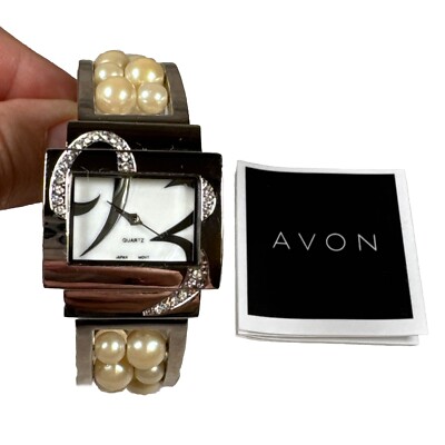 AVON VINTAGE 90\'S PEARL CUFF BRACELET WRISTWATCH QUARTZ. Avon Vintage 90s Pearl Cuff Bracelet Wristwatch Watch Quartz  main image 4