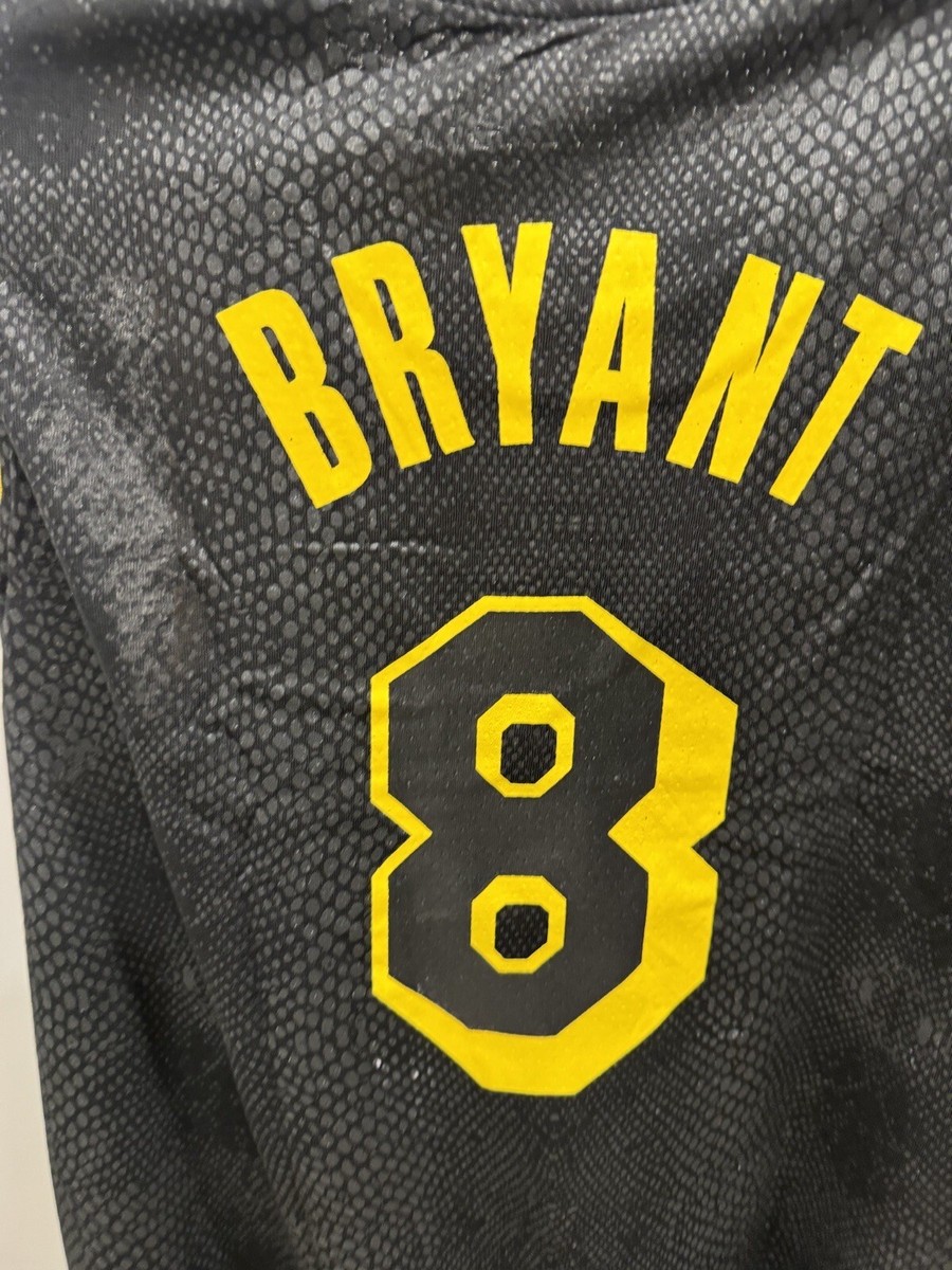Kobe Bryant Lakers #8 Statue Giveaway Black Snake Skin Kobe Bryant Lakers #8 Statue Giveaway Black Snake Skin