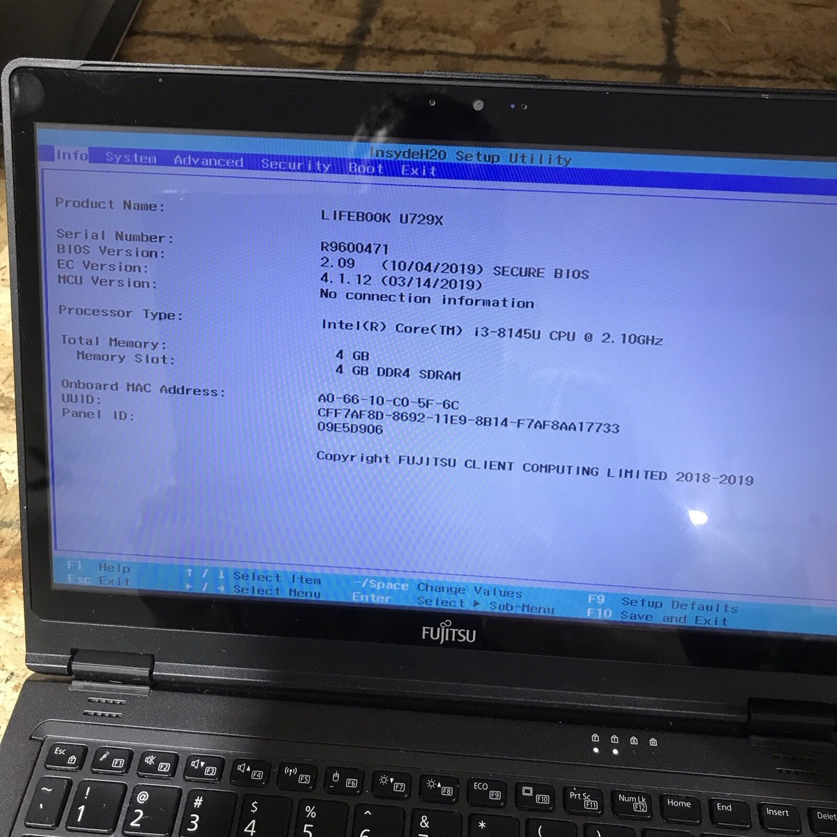 Fujitsu U729X i3 8145U 4 GB DDR4 128GB NVME Win 11 12.5