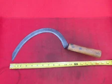 VTG ANTIQUE HAND SICKLE W WOOD HANDLE FARM TOOL HOME DECOR GARDEN SCYTHE KNIFE