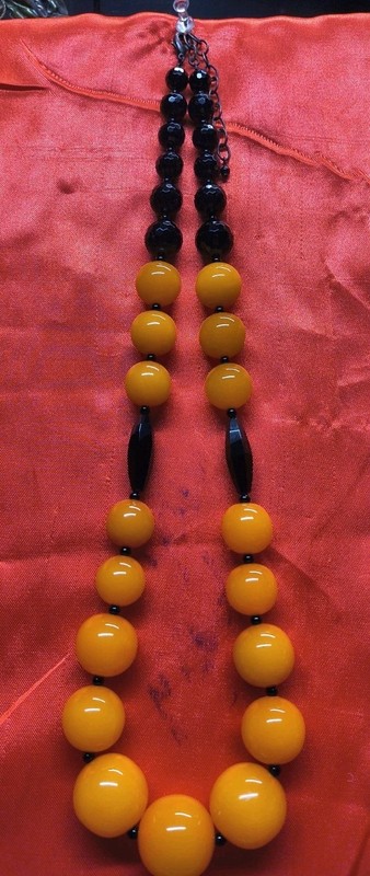 Vintage Amber Butterscotch Egg Yolk And Onyx Facited Beads