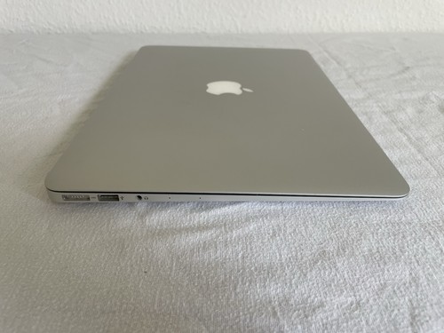 Apple MacBook Air 13” (2015) | i5 | 4GB RAM | 128GB SSD | Sehr Gepflegt - Afbeelding 6 van 8