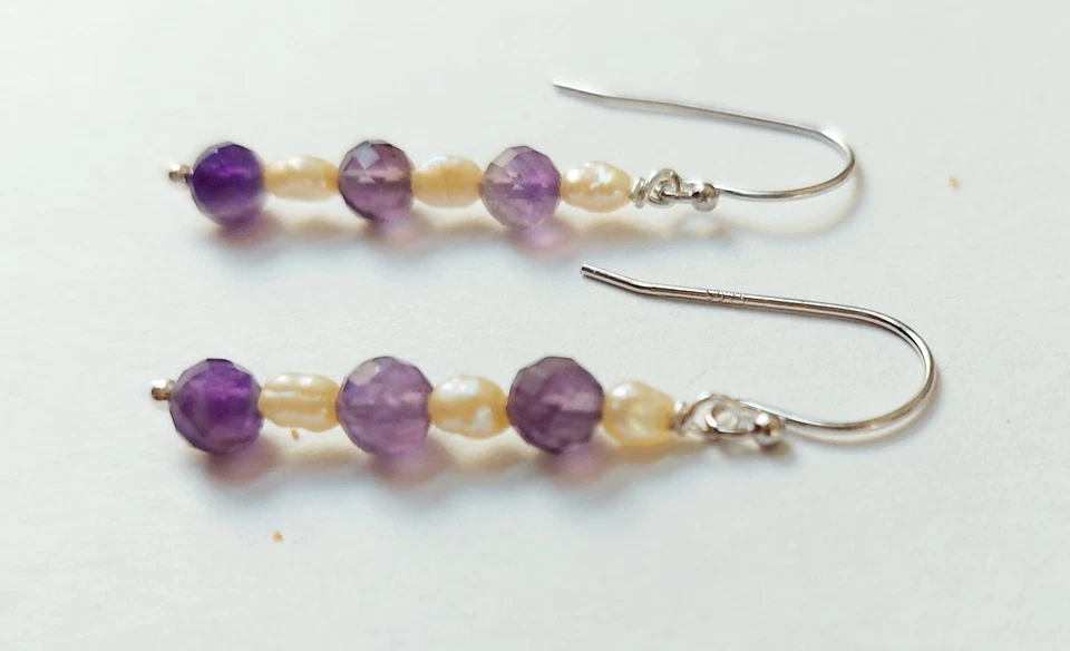 Orecchini pendenti in argento 925 con pietre ametista e perle  di acqua dolce  - Immagine 3 di 4