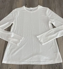 a.n.a A New Approach Women’s Long Sleeve Round Neck T shirt Medium