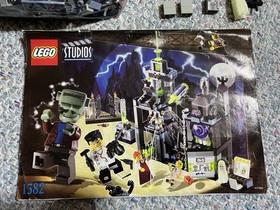 LEGO Studios Scary Laboratory 1382, Build 95% Complete, Some Figures.  Read