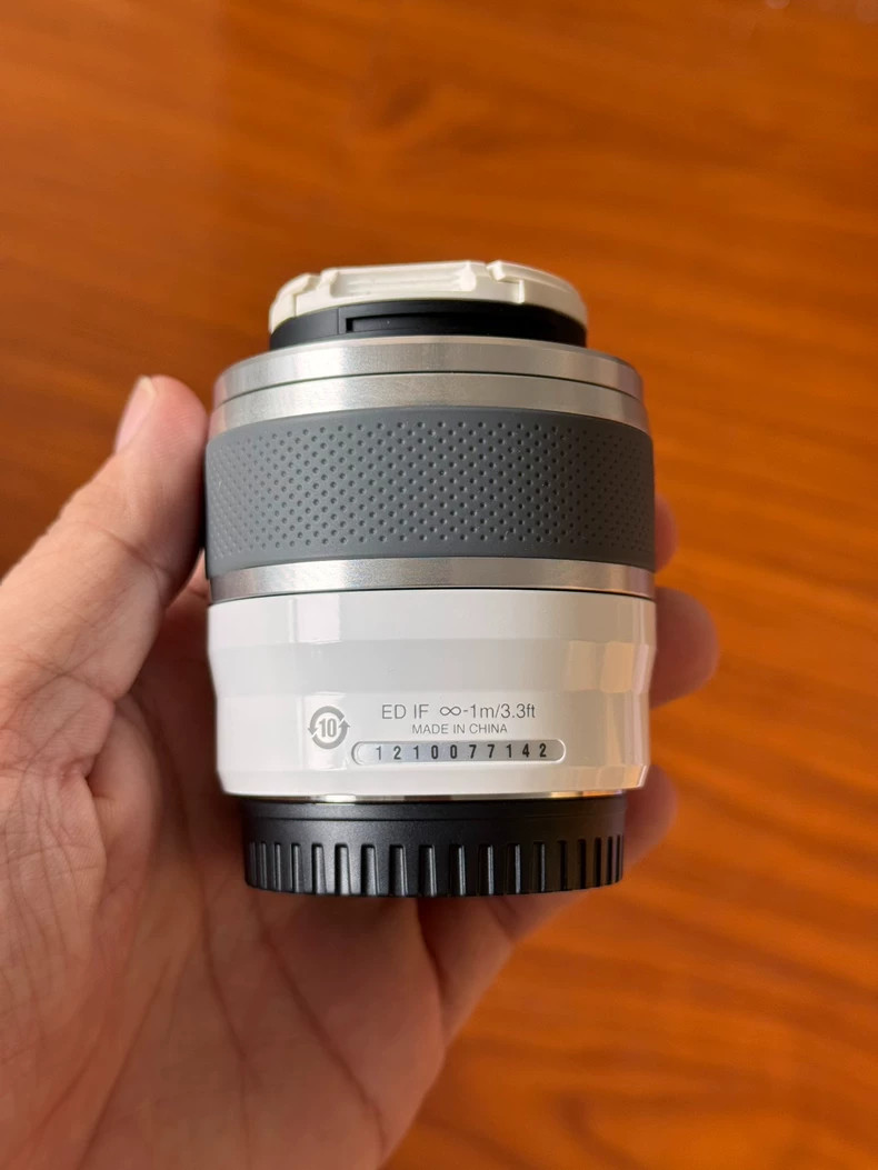 Nikon 1?30???110?mm f / 3.8???5.6?VR Nikkorレンズ(ピンク